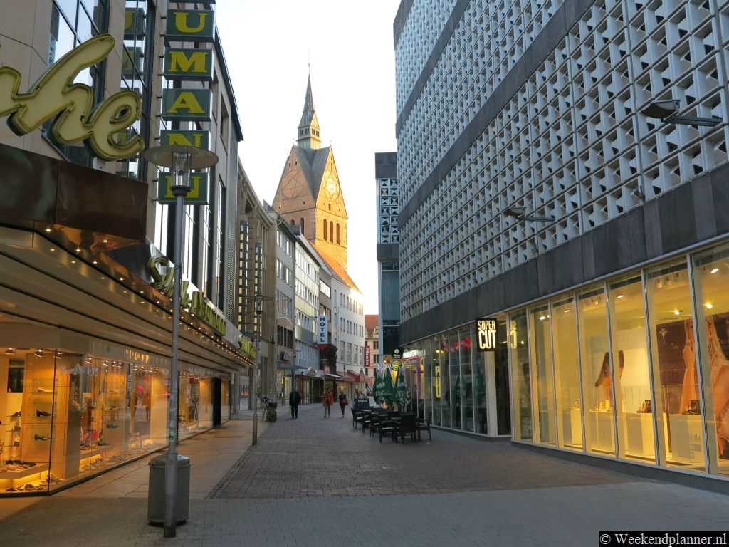 Het winkelgebied van Hannover ligt tussen het centraal station en de Altstadt. Tip:   Winkelen in Hannover.